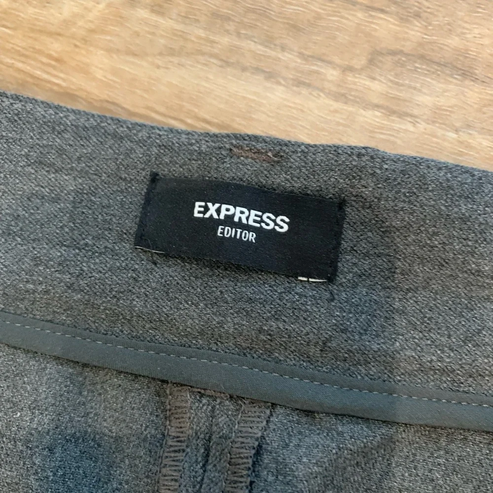 Express Editor High Rise Shorts - Picture 3 of 6